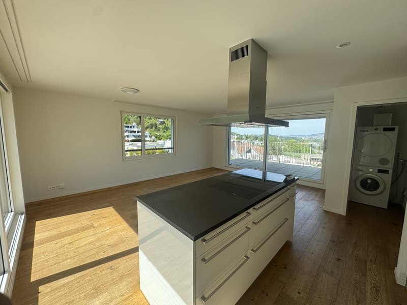 Charmant appartement en attique de 3,5 pièces au cœur d'Adliswil, top emplacement, ensoleillé et moderne! (3)