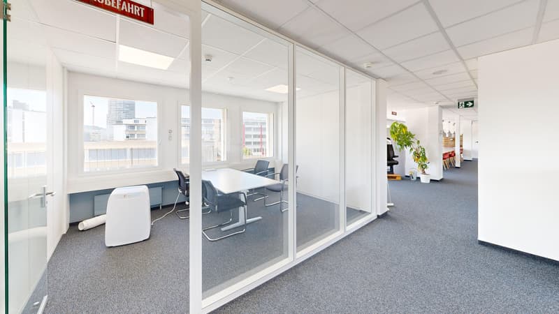 Exclusive office space with rooftop terrace and high-end finishes (7)