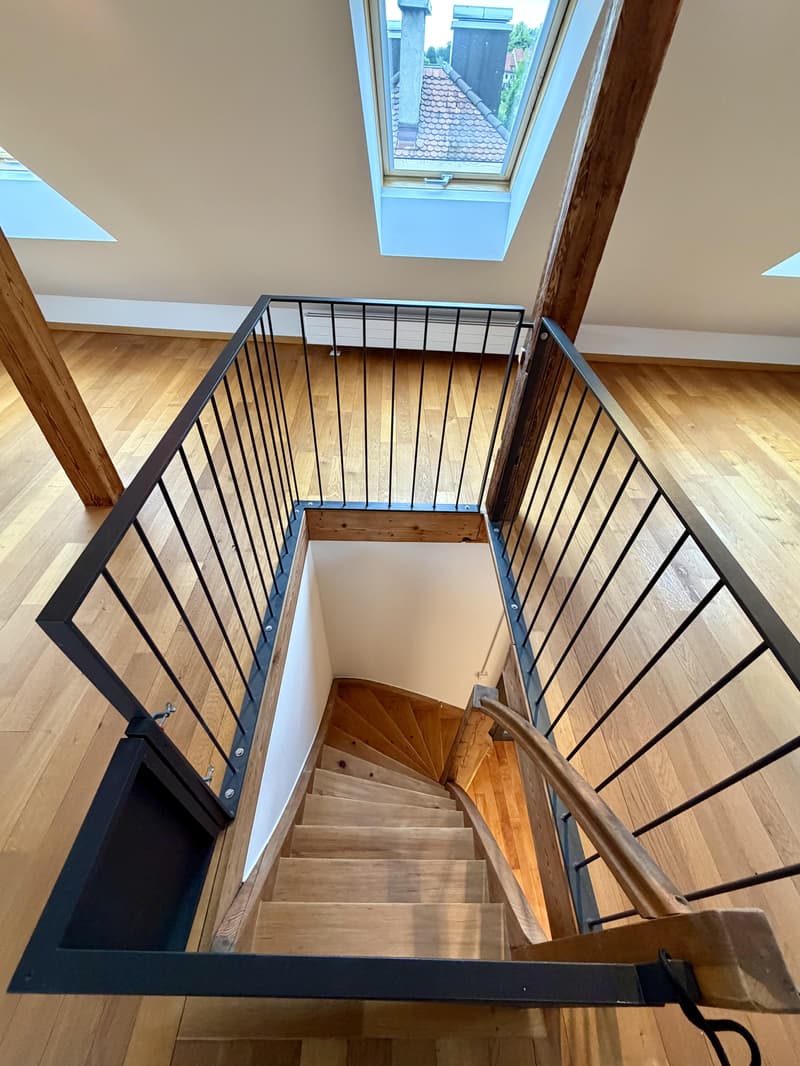 Appartement de maisonnette exclusif de 3,5 pièces avec cheminée dans le populaire Kreis 8 (3)