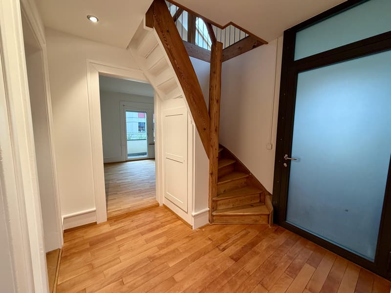 Appartement de maisonnette exclusif de 3,5 pièces avec cheminée dans le populaire Kreis 8 (4)