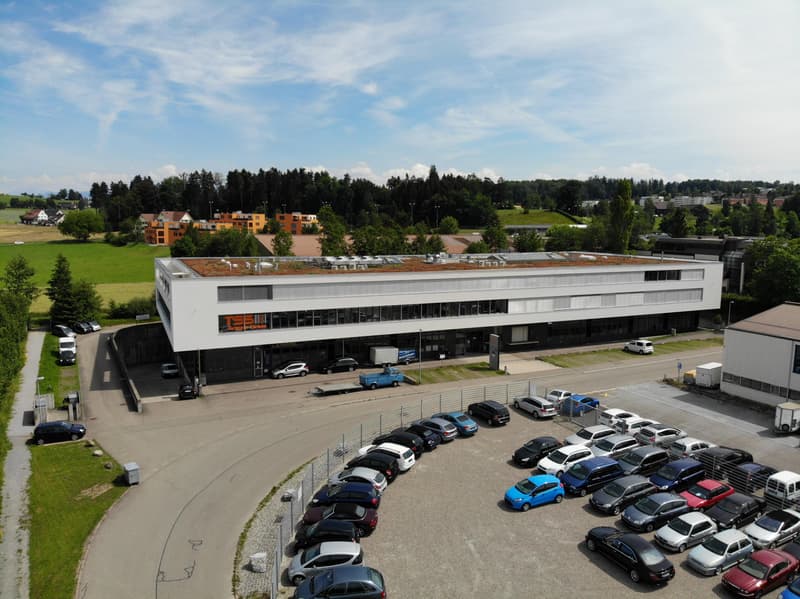 Attraktive Lagerfläche mit eigenem direktem Warenlift (1)