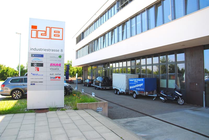 Attraktive Lagerfläche mit eigenem direktem Warenlift (2)