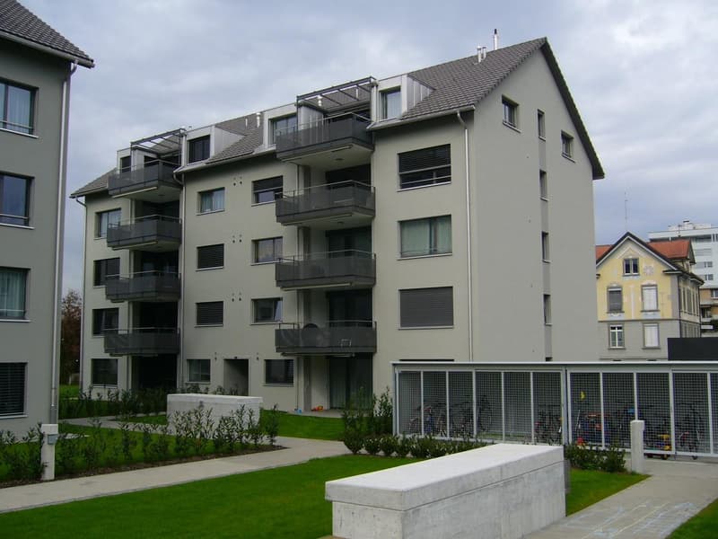 Aussenparkplatz, Einstellplatz und Motorradparkplatz im Stadtzentrum von Dübendorf (1)