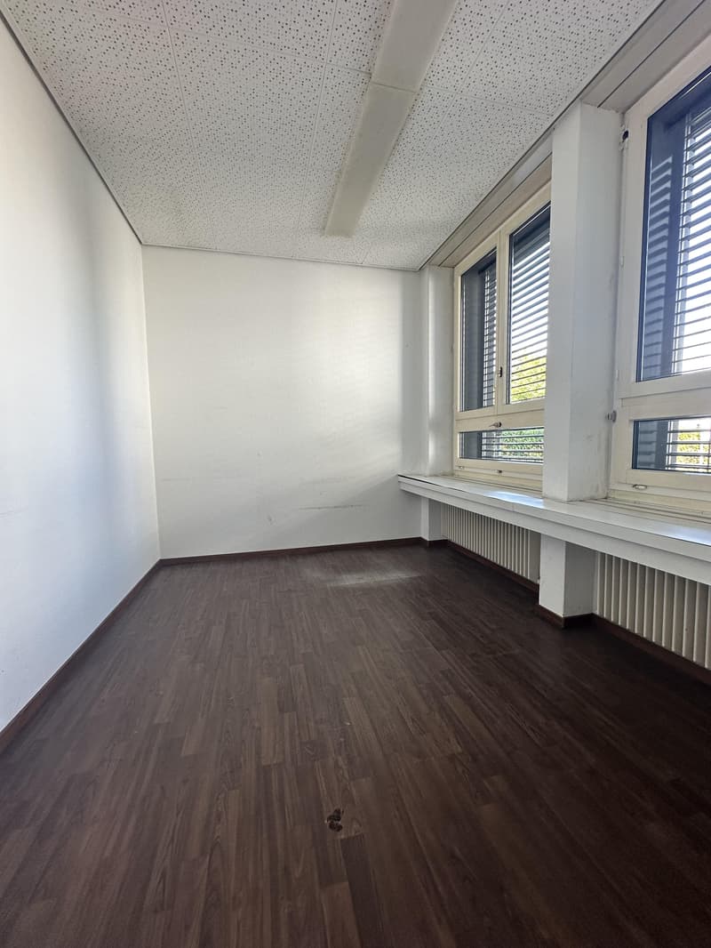 Kleines, preiswertes Büro (3)