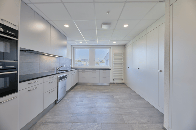 Ready-to-move-in & high-quality developed commercial and office space! (11)