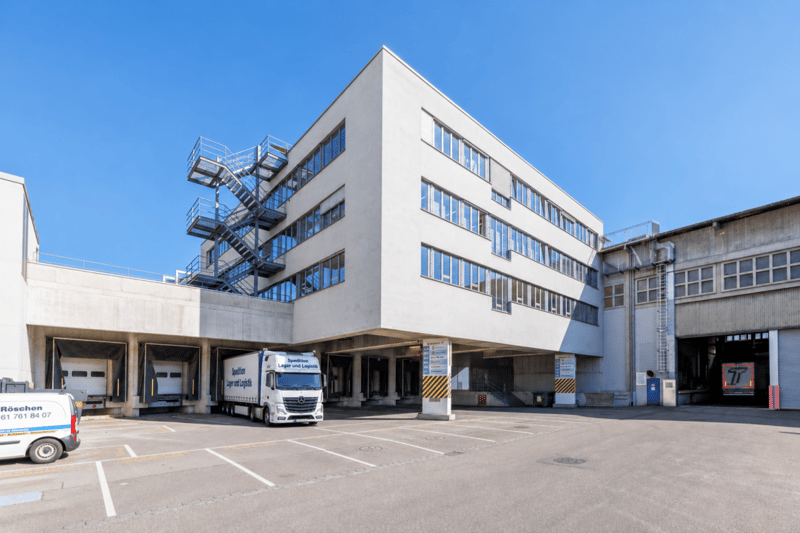 Lager-/Logistikfläche in Basel - 832 m² mit grossem Warenflift! (2)