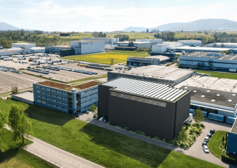 Commercial cube creates new spaces! (2)