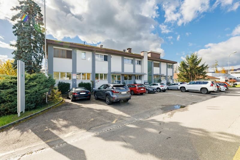Immeuble commercial avec possibilités d'utilisation polyvalentes à Oftringen! (2)