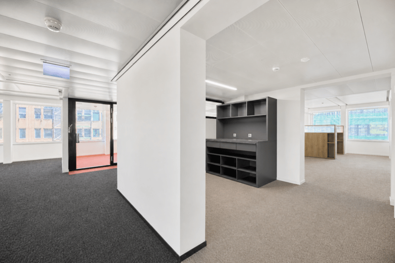 Spazio di locazione moderno di 954 m2 al 3° piano (17)