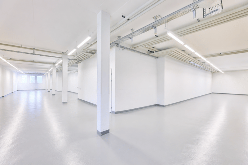 Drivable storage and workshop area with roll-up door (3)