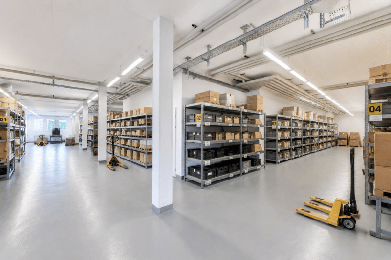 Drivable storage and workshop area with roll-up door (7)