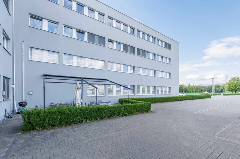 High-quality office and commercial space (11)