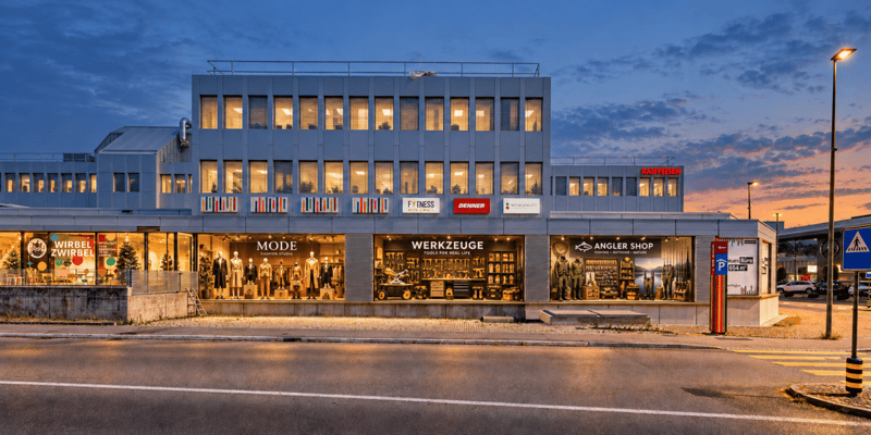 Mieten Sie Ihr Werbe-Schaufenster in Oberwil! (8)