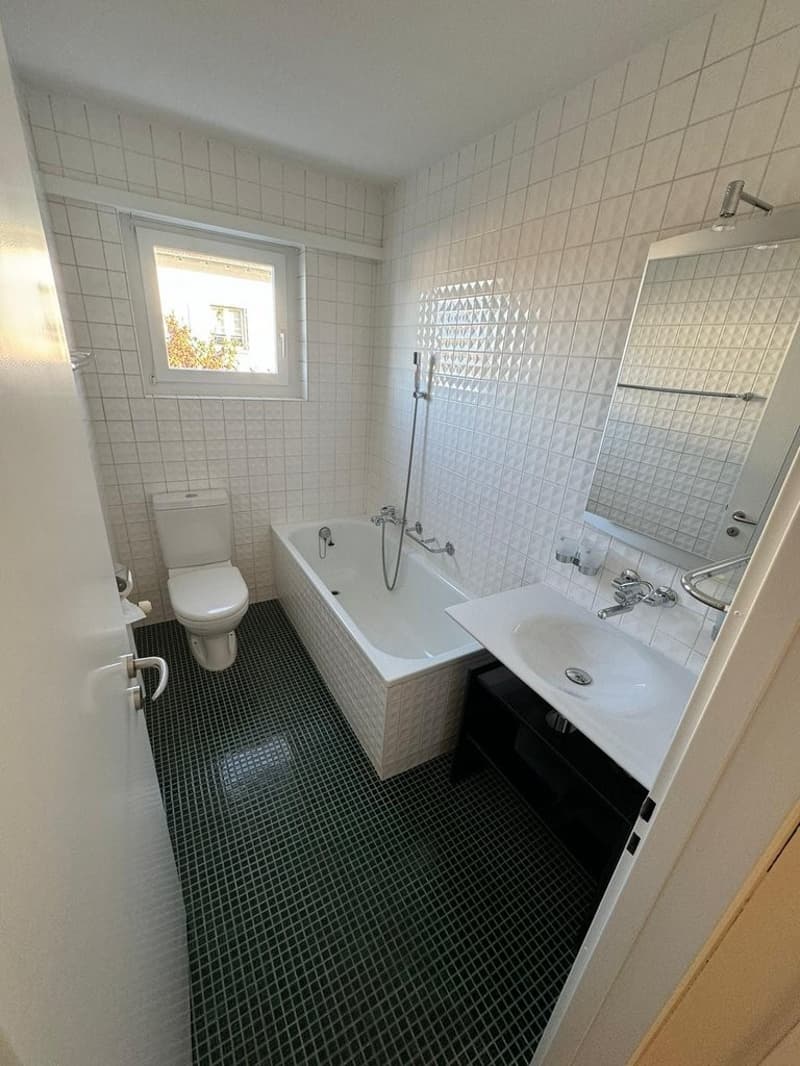 Badezimmer_mit_Badewanne.jpg