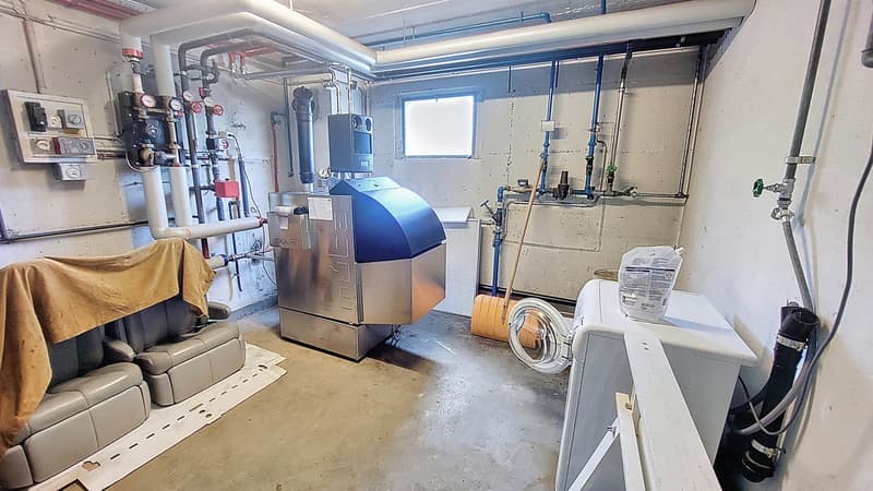 Gewerbliche / industrielle Lokale in Cressier (11)