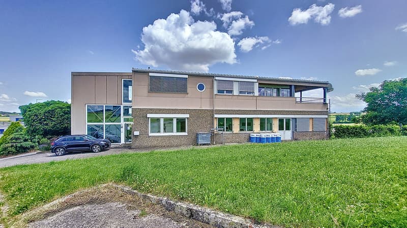 Gewerbliche / industrielle Lokale in Cressier (2)