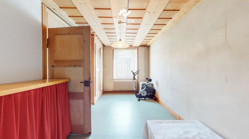 Versatile one- or multi-family house with building land reserve (14)