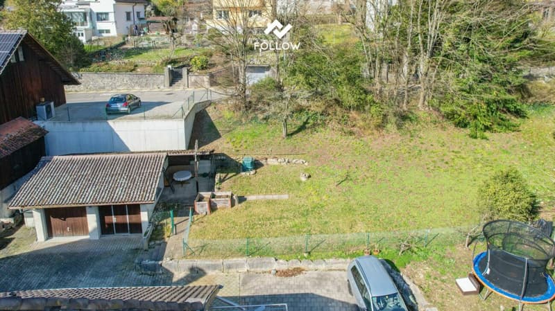 Versatile one- or multi-family house with building land reserve (2)