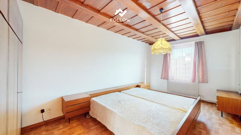 Versatile one- or multi-family house with building land reserve (9)