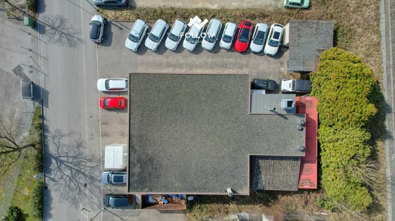 Ici votre entreprise grandit : Hall commercial fonctionnel avec grande surface extérieure (3)