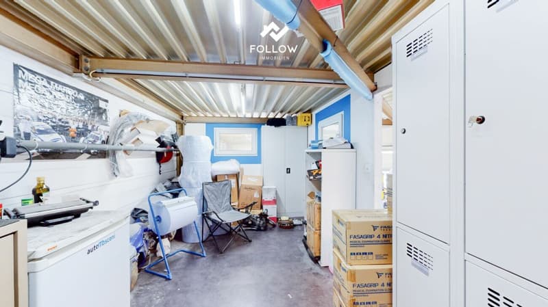 Ici votre entreprise grandit : Hall commercial fonctionnel avec grande surface extérieure (12)