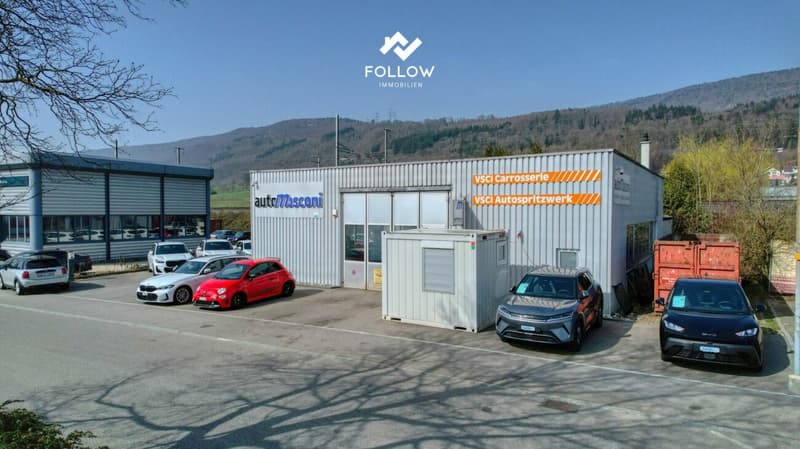 Ici votre entreprise grandit : Hall commercial fonctionnel avec grande surface extérieure (11)