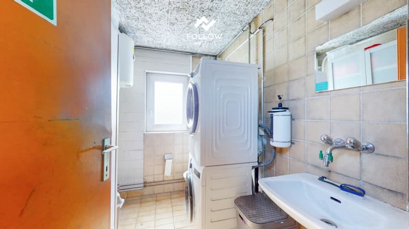 Ici votre entreprise grandit : Hall commercial fonctionnel avec grande surface extérieure (14)