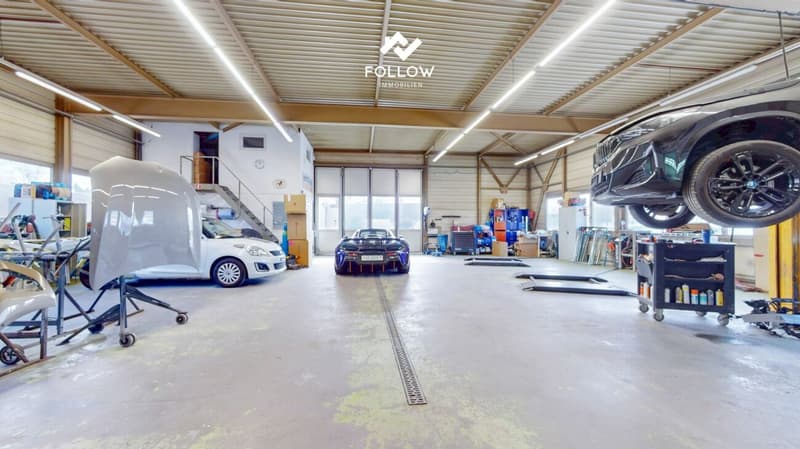 Ici votre entreprise grandit : Hall commercial fonctionnel avec grande surface extérieure (5)