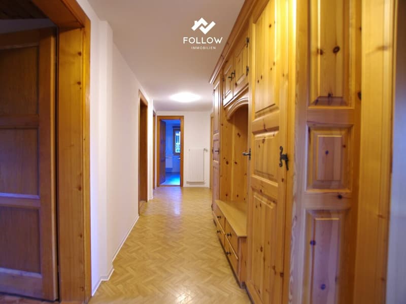 Large, partially renovated and family-friendly 4.5-room apartment with balcony and garden share in the village center of Fiesch (8)