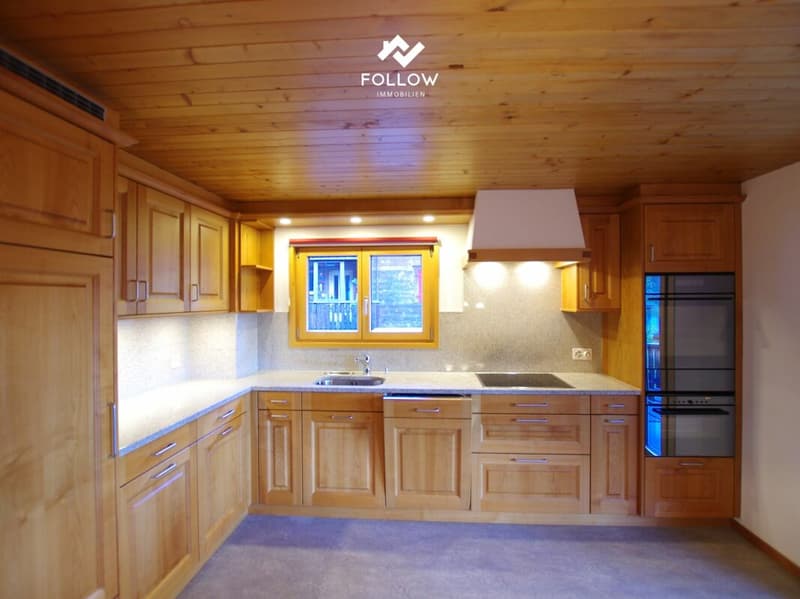 Large, partially renovated and family-friendly 4.5-room apartment with balcony and garden share in the village center of Fiesch (5)