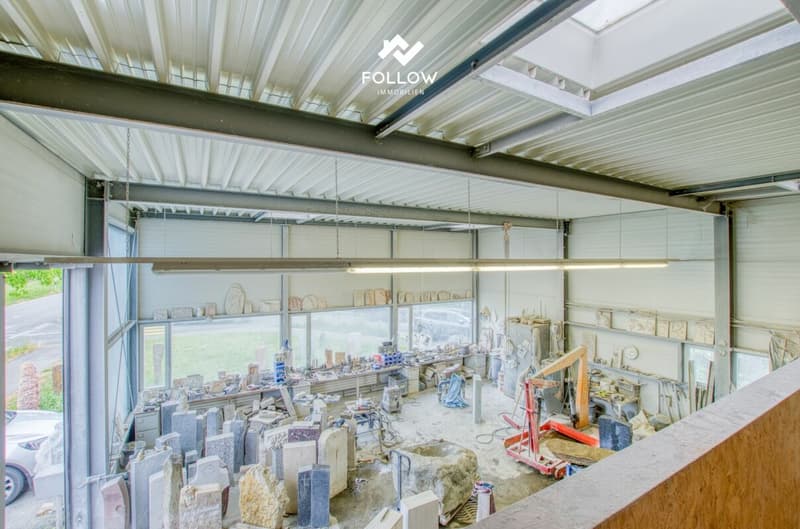 Your new company location: Compact and bright commercial hall with office (3)