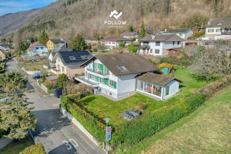 Living with a wide view, two-family house in a prime hillside location (1)