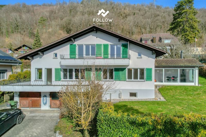 Living with a wide view, two-family house in a prime hillside location (17)