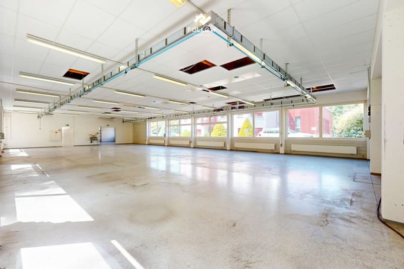 Halle artisanale moderne avec bureaux et fort potentiel d'utilisation à Marly (18)
