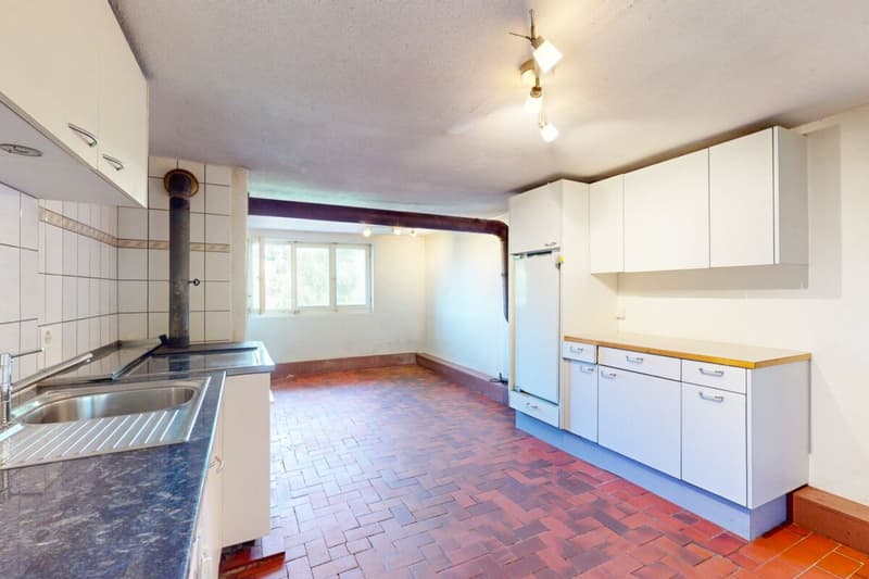 Stark renovationsbedürftiges Bauernhaus mit Ökonomieteil in der Landwirtschaftszone (8)