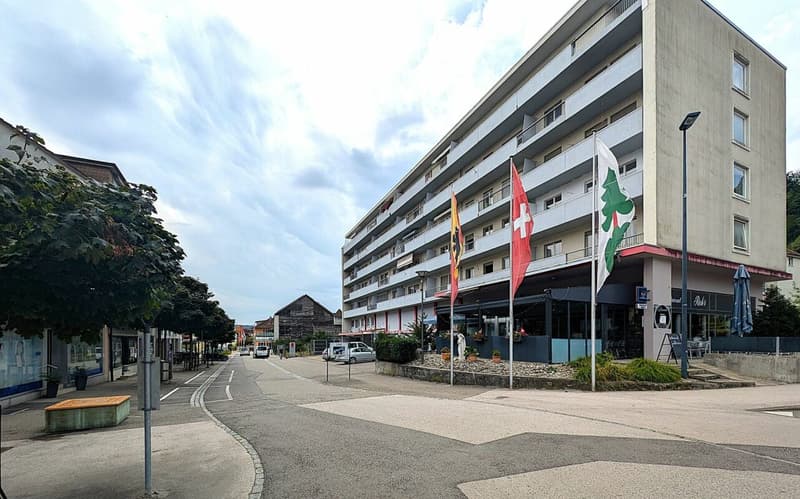 Vielseitig nutzbare Gewerbefläche im Zentrum von Lengnau - mit flexiblem Raumkonzept (2)