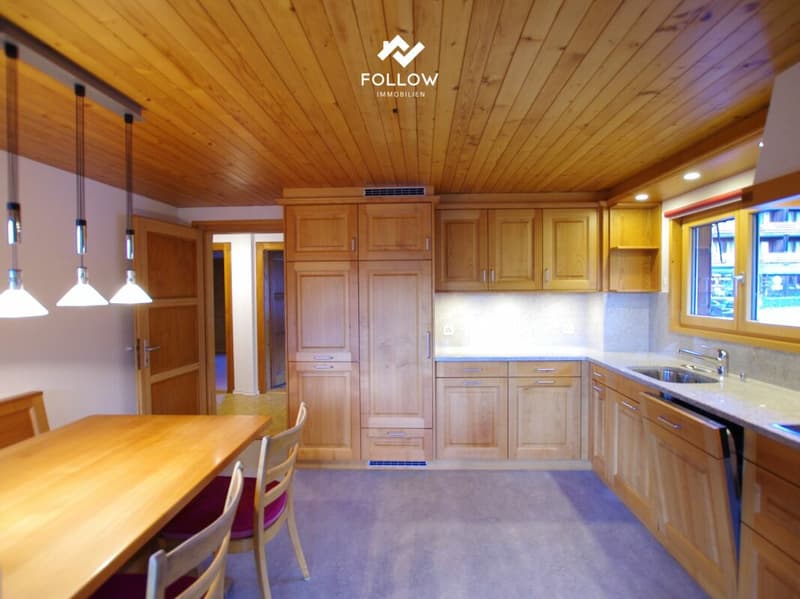 Grosse, teilrenovierte und familienfreundliche 4.5-Zimmer-Wohnung mit Balkon und Gartenanteil im Dorfzentrum von Fiesch (4)