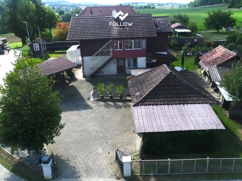 Familienfreundliches Wohnhaus mit 2 Wohnungen, grossem Garten, viel Platz und Ausbaupotential (11)