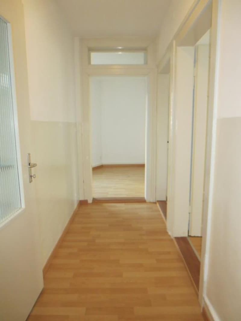 Charmante 5-Zimmer Hochparterre-Wohnung! (2)
