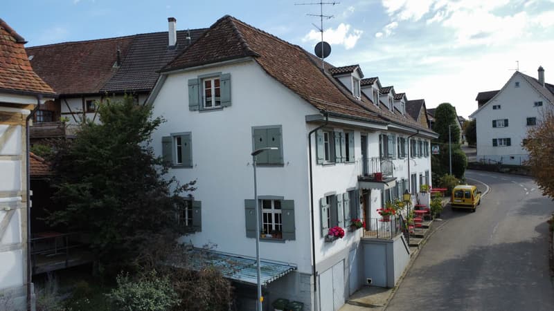 Wohn-/Geschäftshaus im Dorfkern von Schönenbuch! (2)