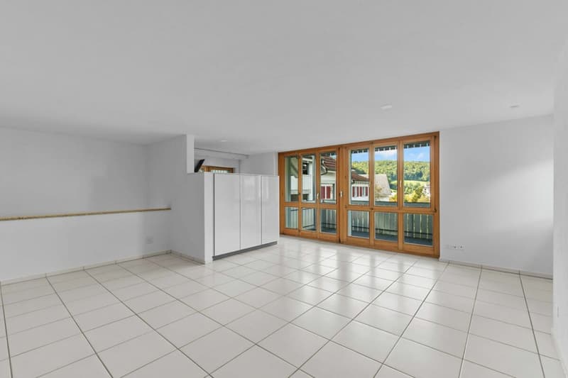 Bright and airy maisonette apartment in an idyllic location with a balcony! (4)