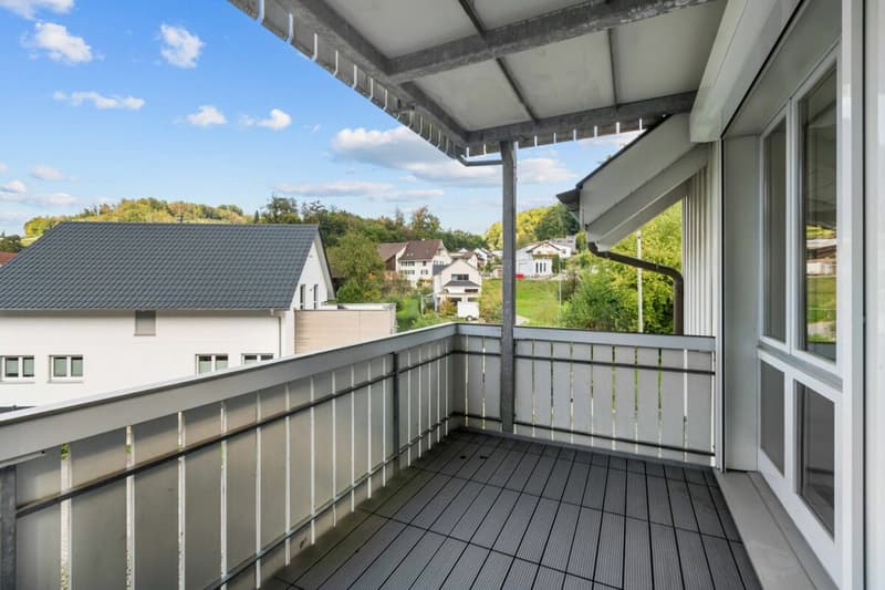 Bright and airy maisonette apartment in an idyllic location with a balcony! (1)