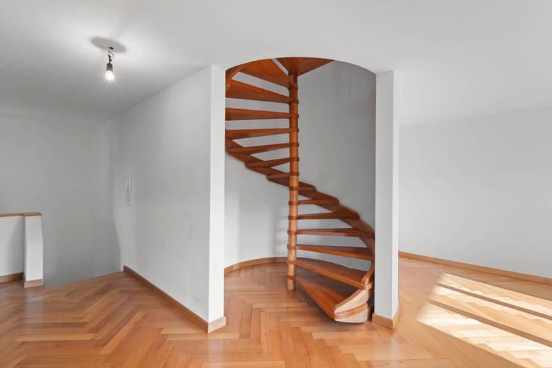 Appartamento a maisonnette con camino, area di seduta in giardino e 2 posti auto esterni! (7)