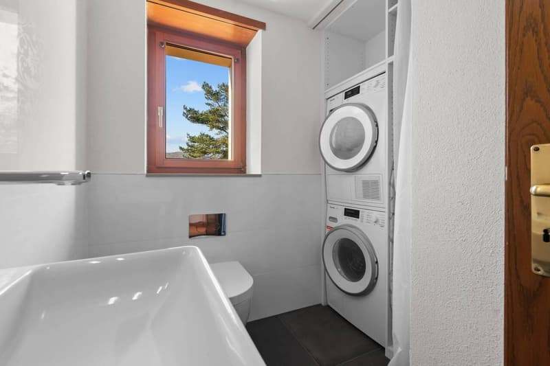 Appartamento a maisonnette con camino, area di seduta in giardino e 2 posti auto esterni! (5)