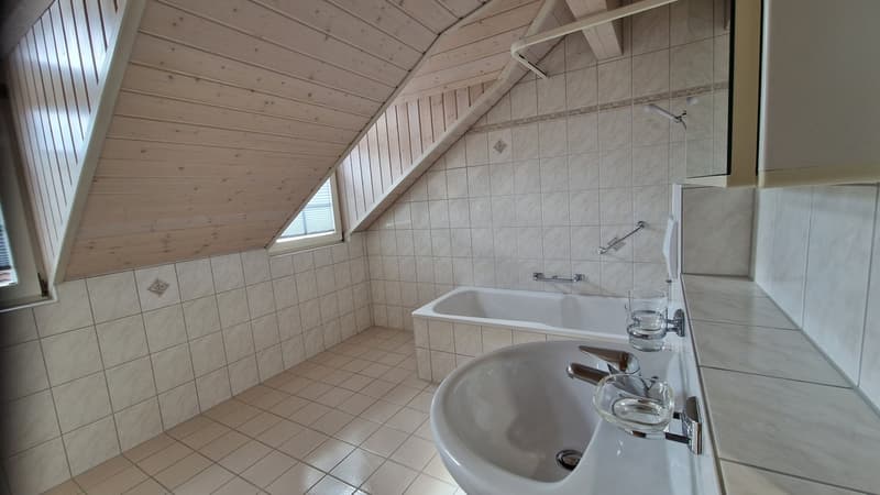 Bel appartement mansardé avec ascenseur ! (5)
