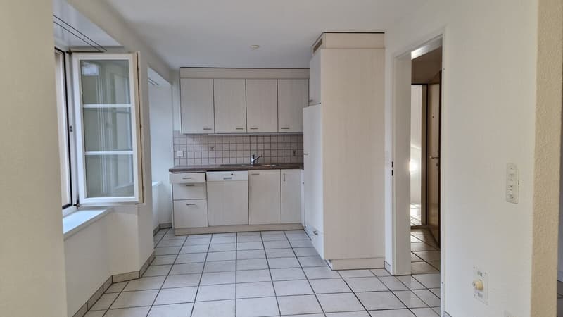 Emplacement calme avec espace de sièges couvert ! (2)