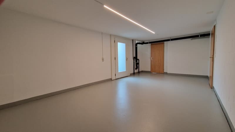 Emplacement calme avec espace de sièges couvert ! (5)
