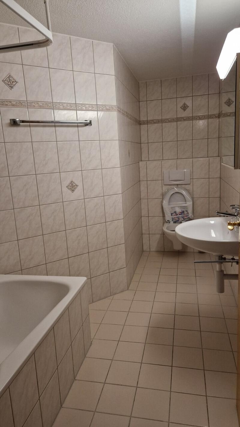 Emplacement calme avec espace de sièges couvert ! (3)