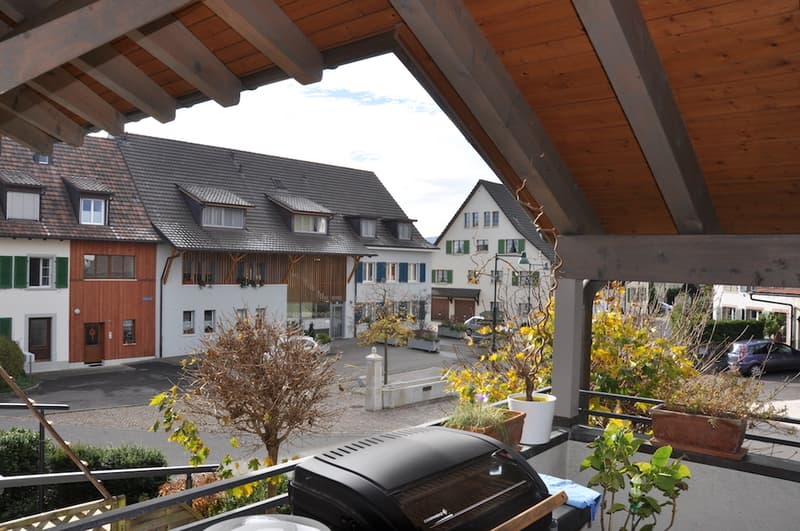 4,5 - Appartamento con balcone coperto nel centro del villaggio di Seltisberg! (3)