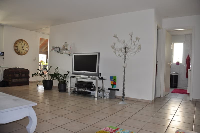4,5 - Appartamento con balcone coperto nel centro del villaggio di Seltisberg! (5)